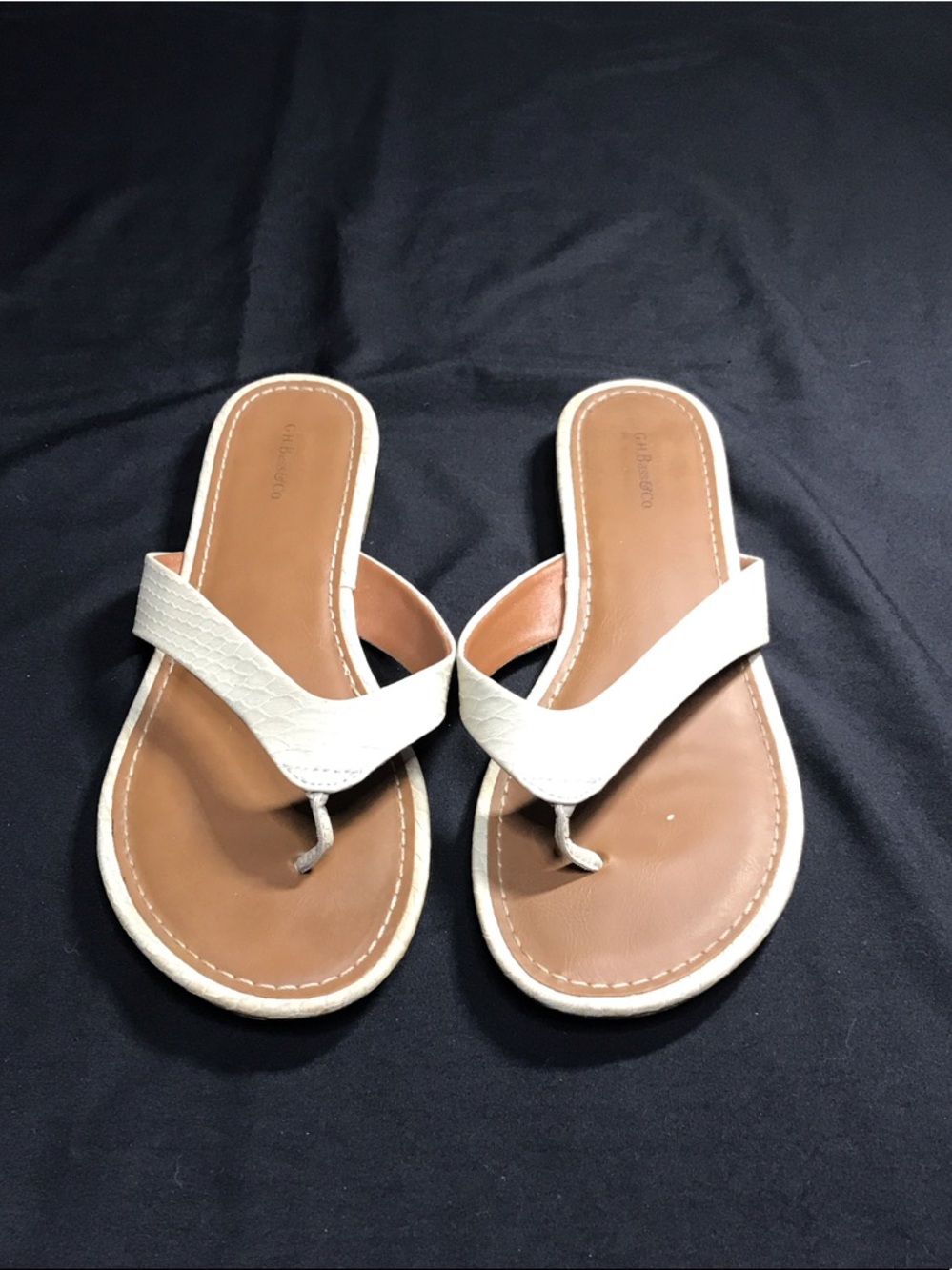 G.H. Bass & Co. Off White Leather Thong Sandals with Brown Footbed, Size 9